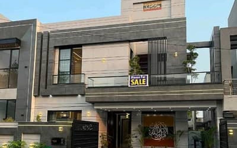 Bahria Lahore house for sale - Luxurious Furnished Penthouse, Eiffel View