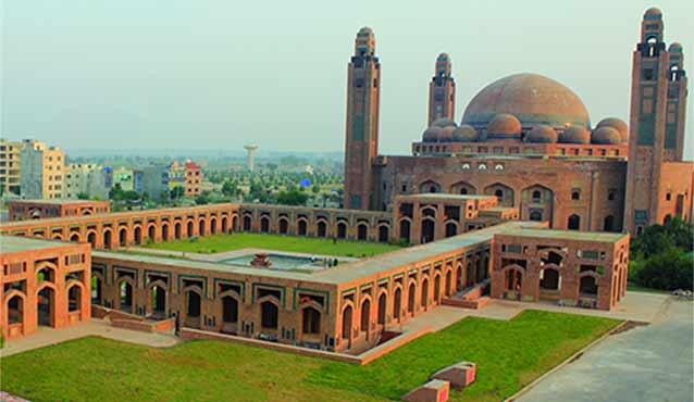 Grand Jamia Masjid courtyard in Bahria Town Lahore