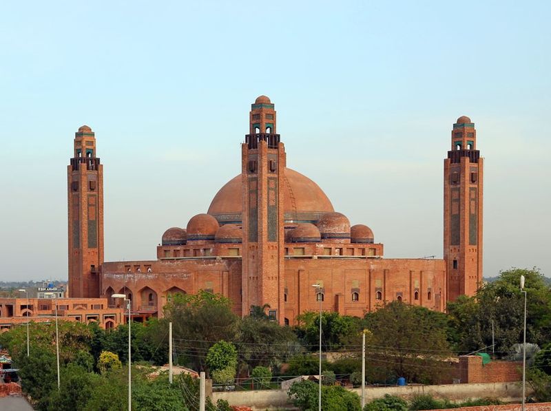 Grand Jamia Masjid front view in Bahria Town Lahore