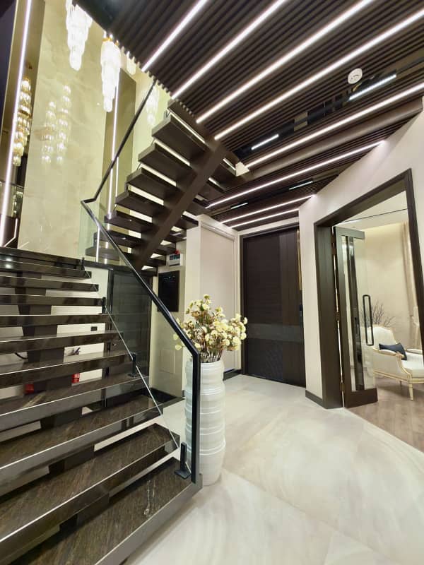 1 Kanal Prime Location House, gallery view