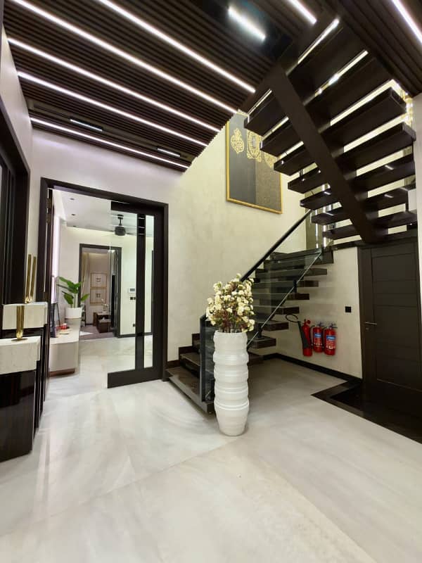 1 Kanal Prime Location House, gallery view