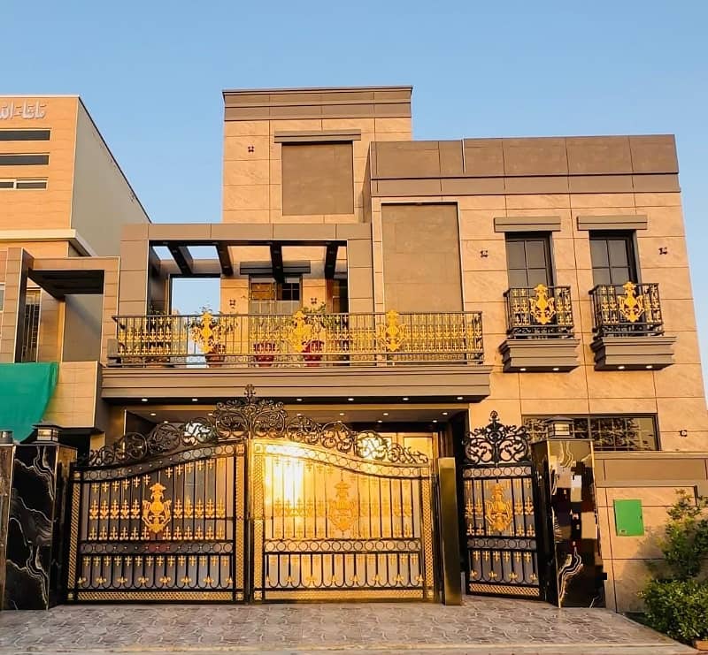 House For Rent in Bahria Town Lahore, Shaheen Block 10 Marla Like New
