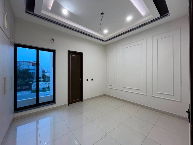 10 Marla OVS B Block House, gallery view