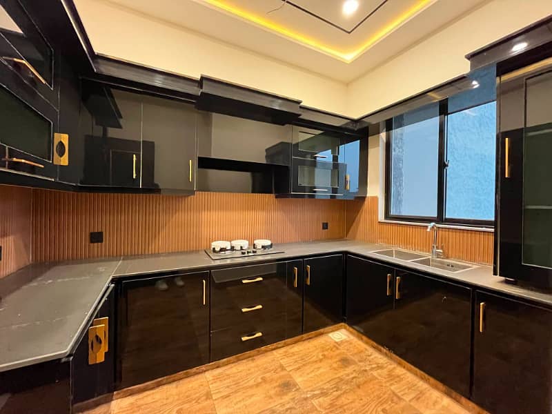10 Marla OVS B Block House, gallery view