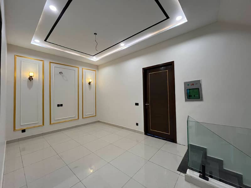 10 Marla OVS B Block House, gallery view