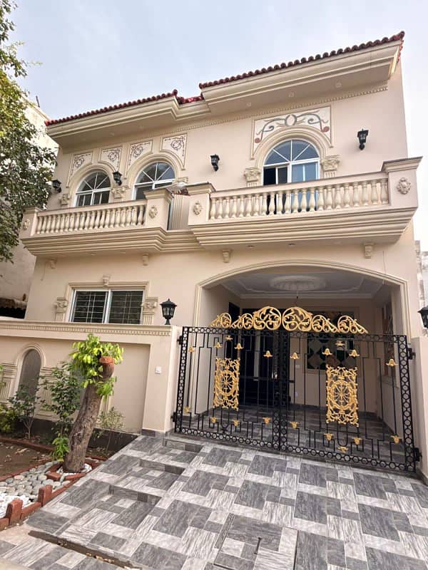 House For Rent in Bahria Town Lahore, 10 Marla Jasmine Block Urgent