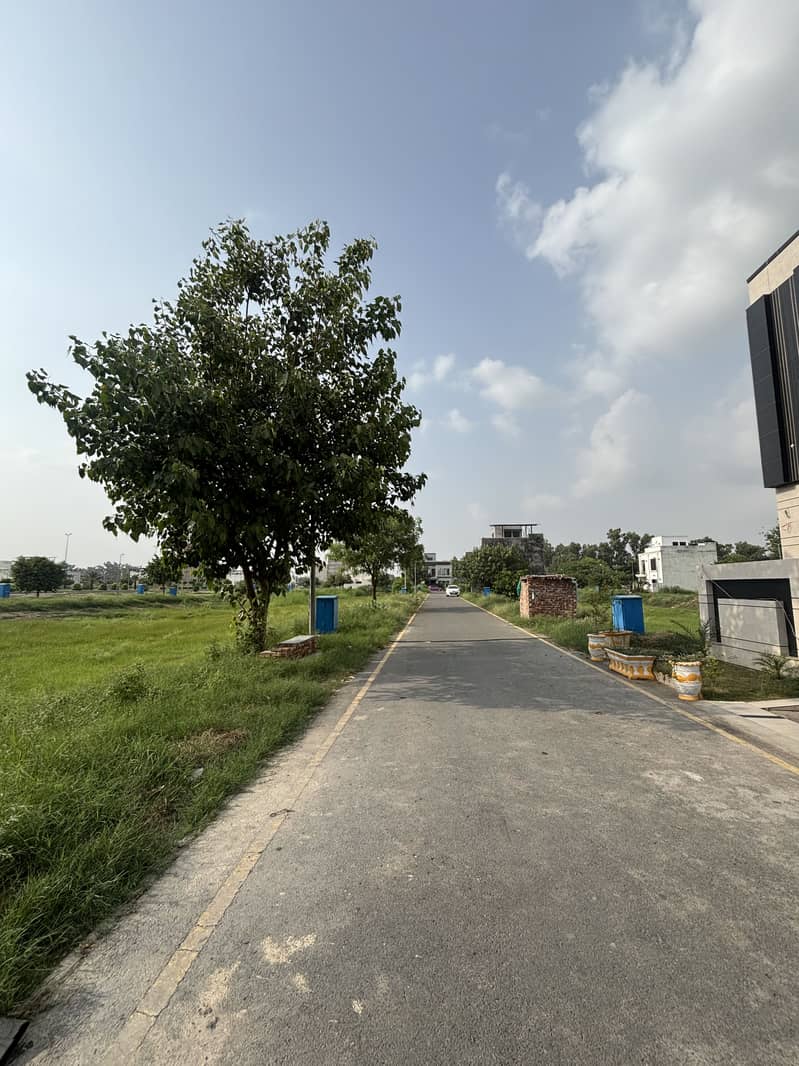 10 Marla Ideal Location Plot, gallery view