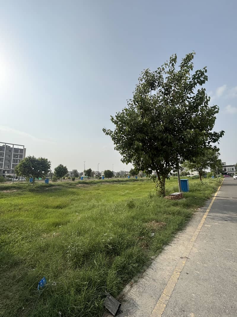 10 Marla Ideal Location Plot, gallery view