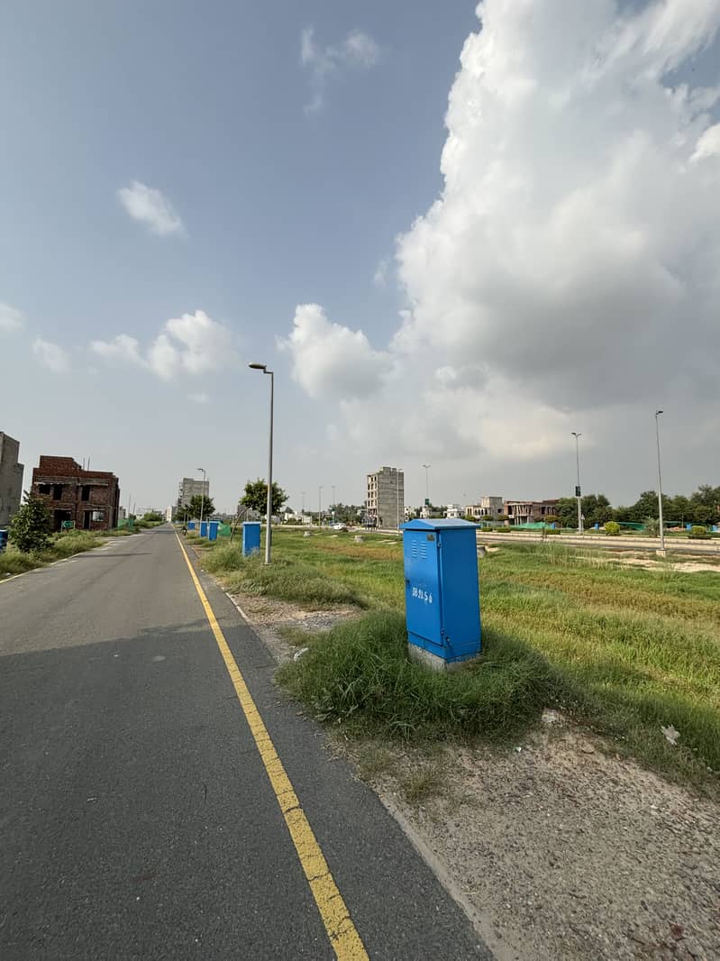 Plot for sale in Bahria Town Lahore, 10 Marla Ideal Location Plot