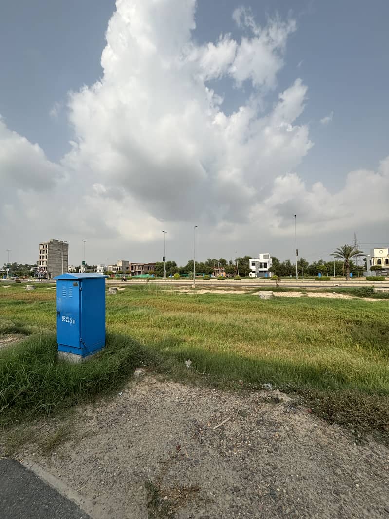 5 Marla Park Facing Plot, gallery view