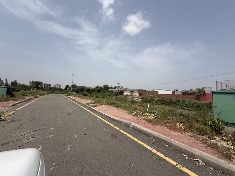Plot for sale in Bahria Town Lahore, 10 Marla Next-to-Corner Plot